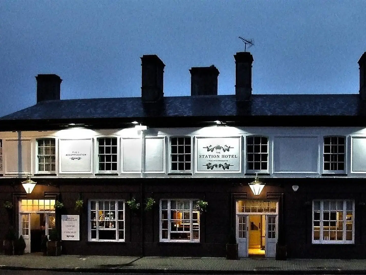 The Station Hotel EXTERIOR