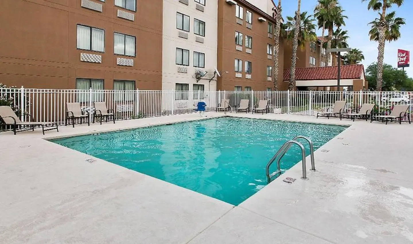 Red Roof Inn Tucson North OUTDOOR_POOL