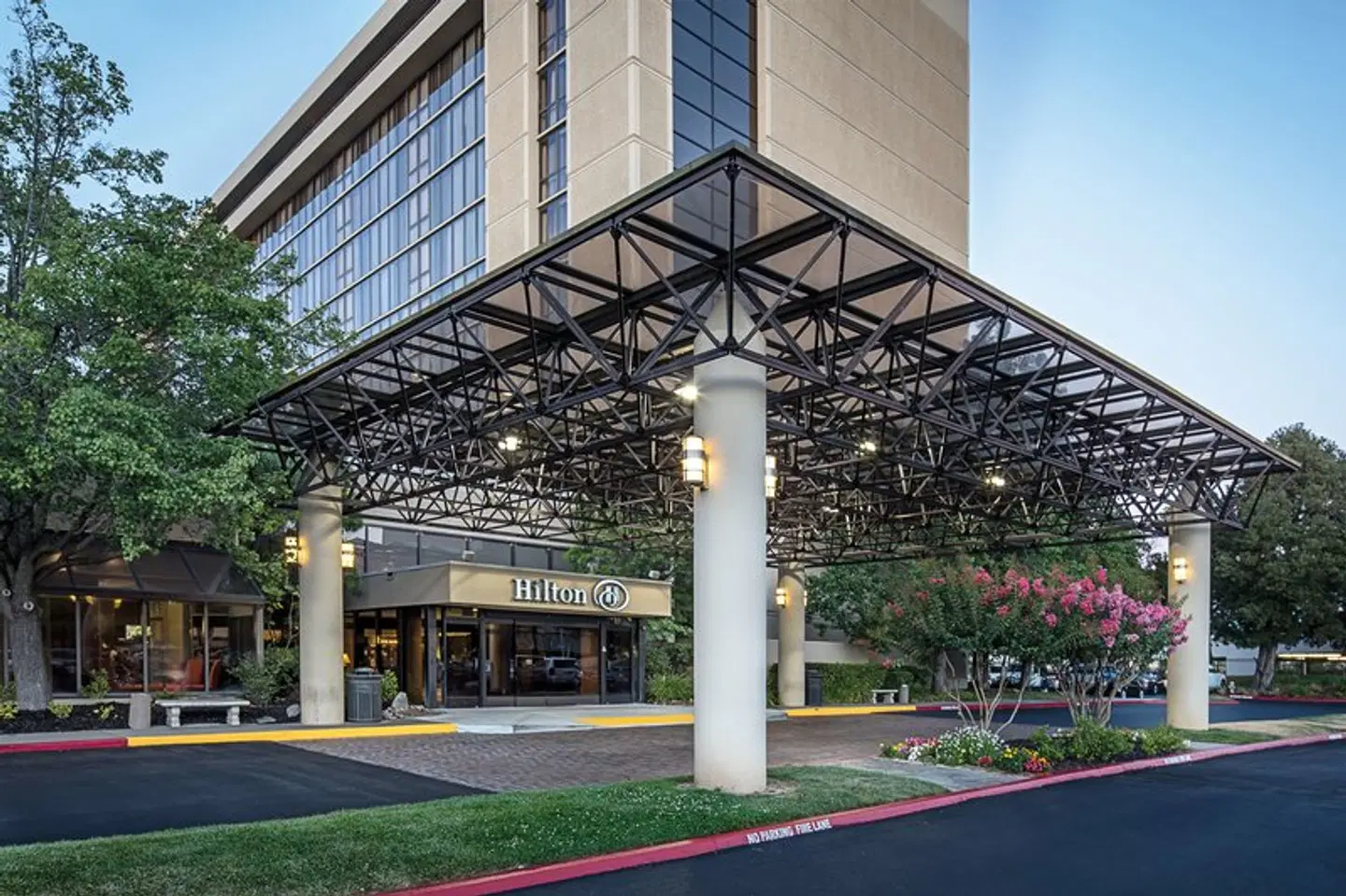 Hilton Sacramento Arden West EXTERIOR