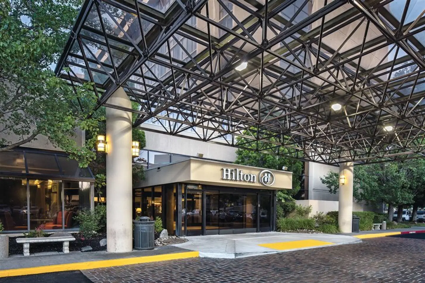 Hilton Sacramento Arden West EXTERIOR