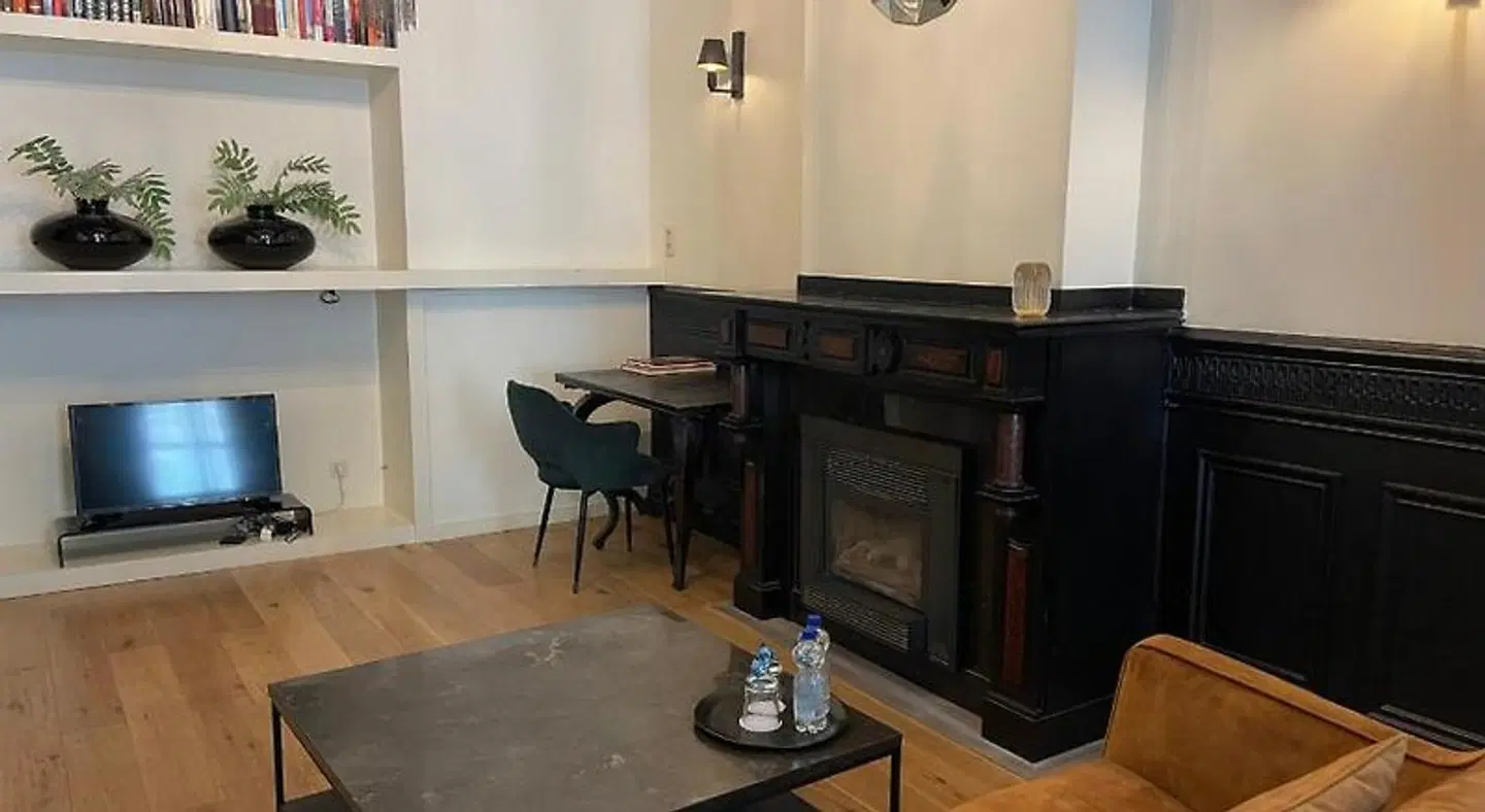 B in Antwerp Bar