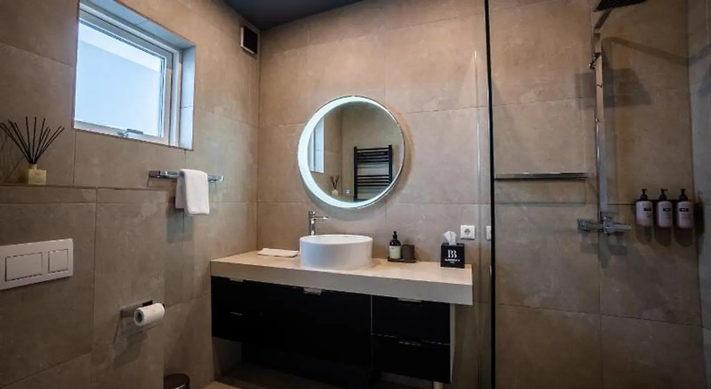 Black Beach Suites Badezimmer