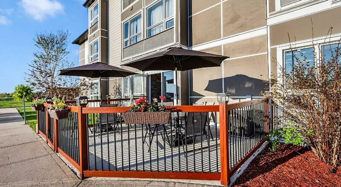 Microtel Inn & Suites by Wyndham Timmins Bar