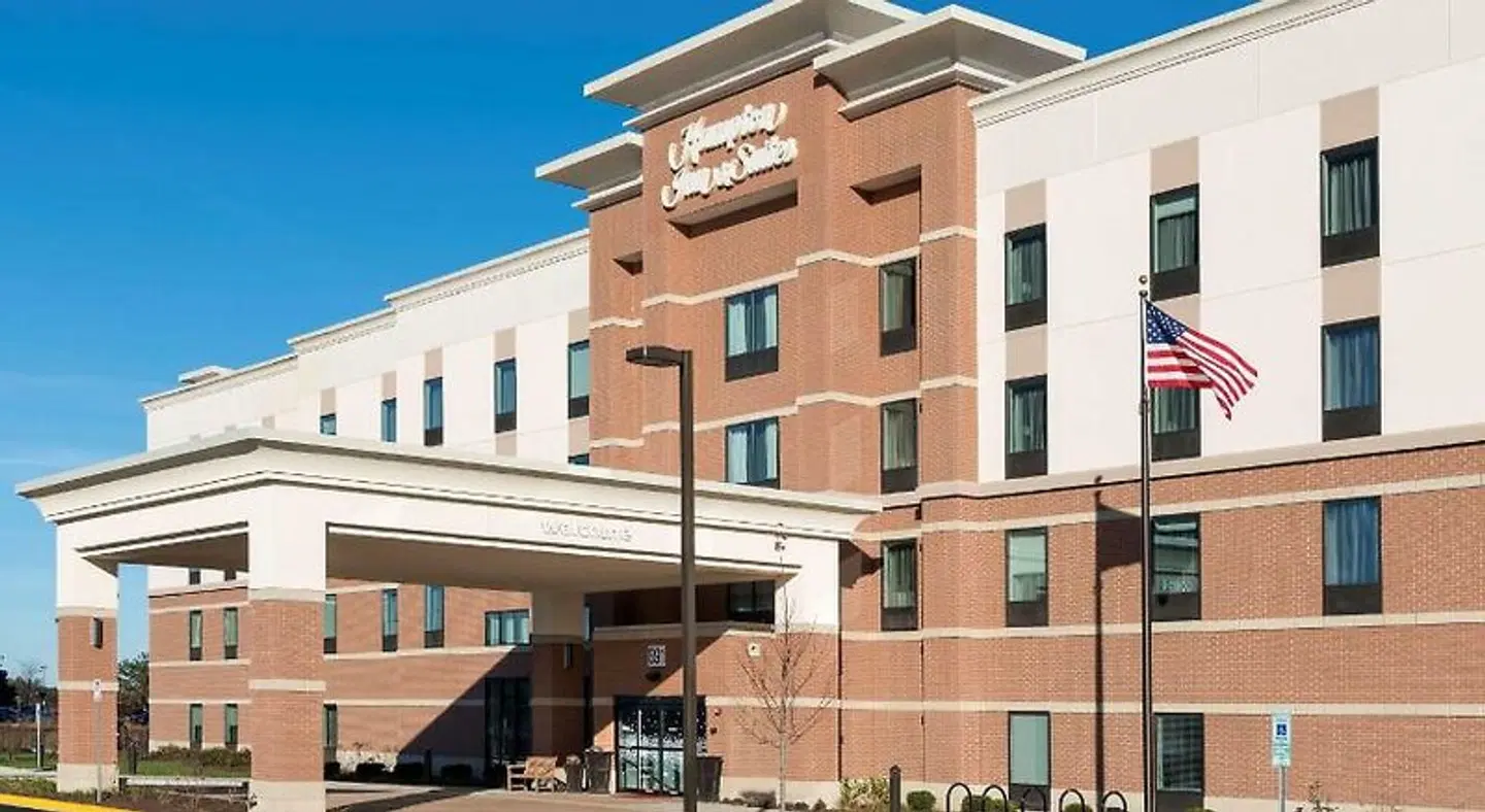 Hampton Inn & Suites Chicago Schaumburg EXTERIOR