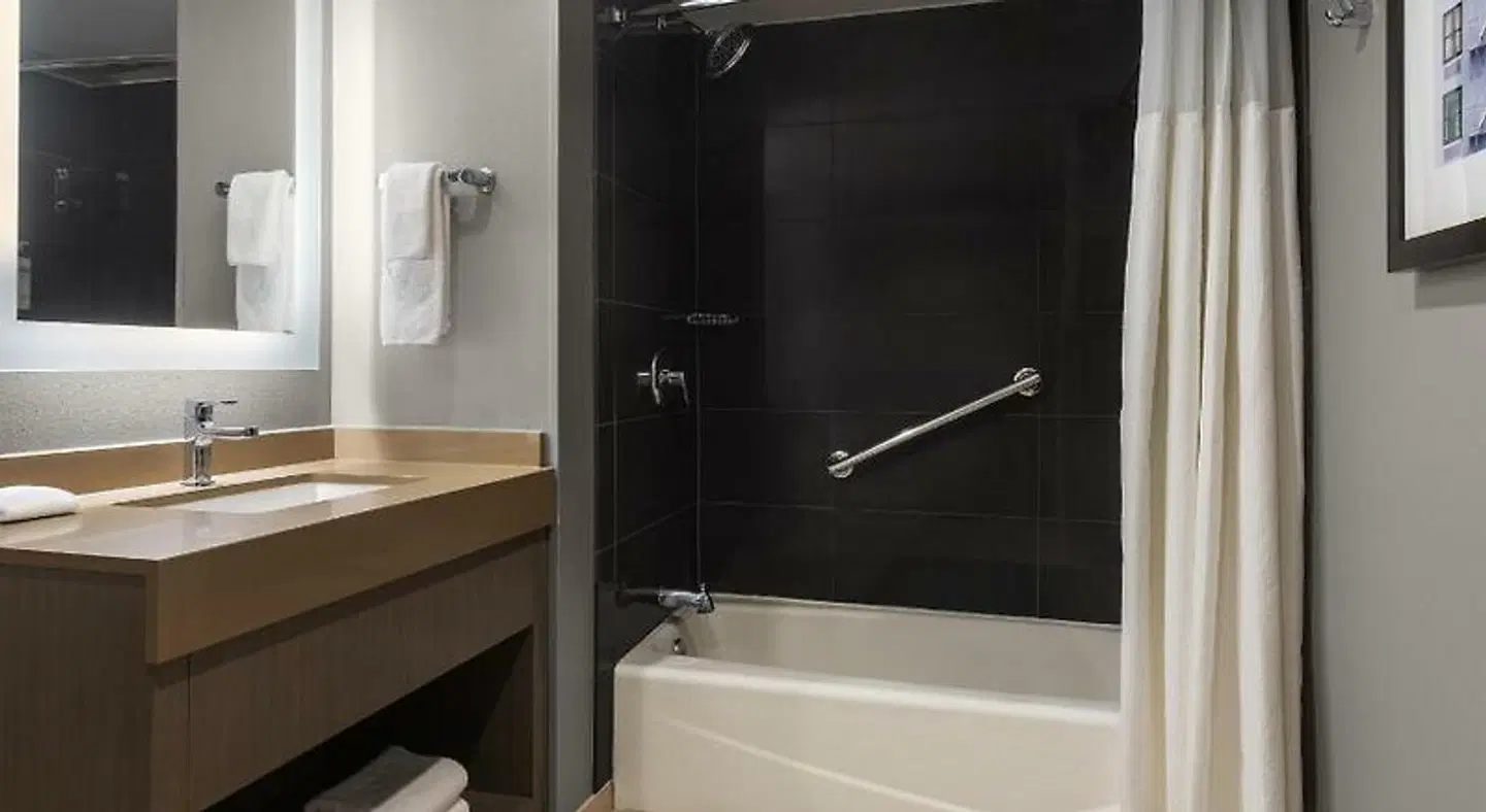 Hyatt House Charleston/Historic District Badezimmer
