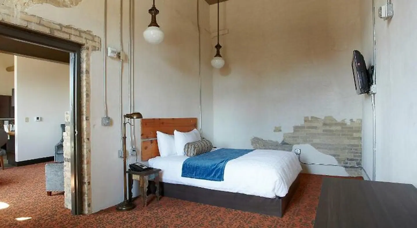 The Brewhouse Inn & Suites - Milwaukee ROOM_EXAMPLE