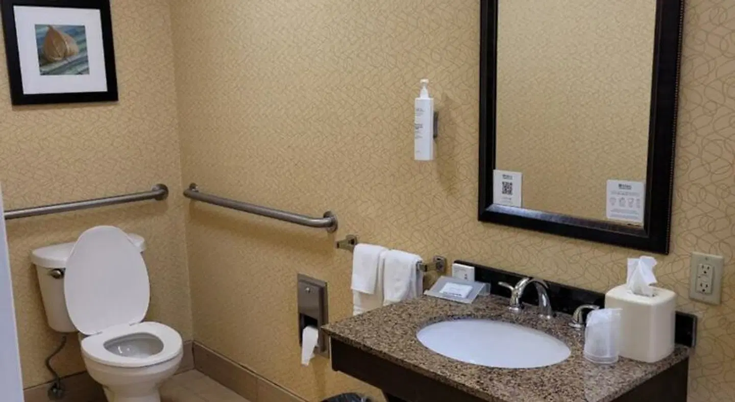 Hilton Garden Inn Tulsa Airport Badezimmer