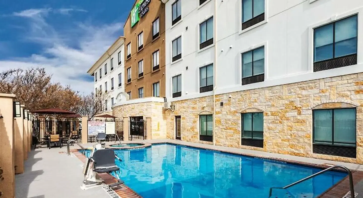 Holiday Inn Express & Suites Del Rio by IHG EXTERIOR