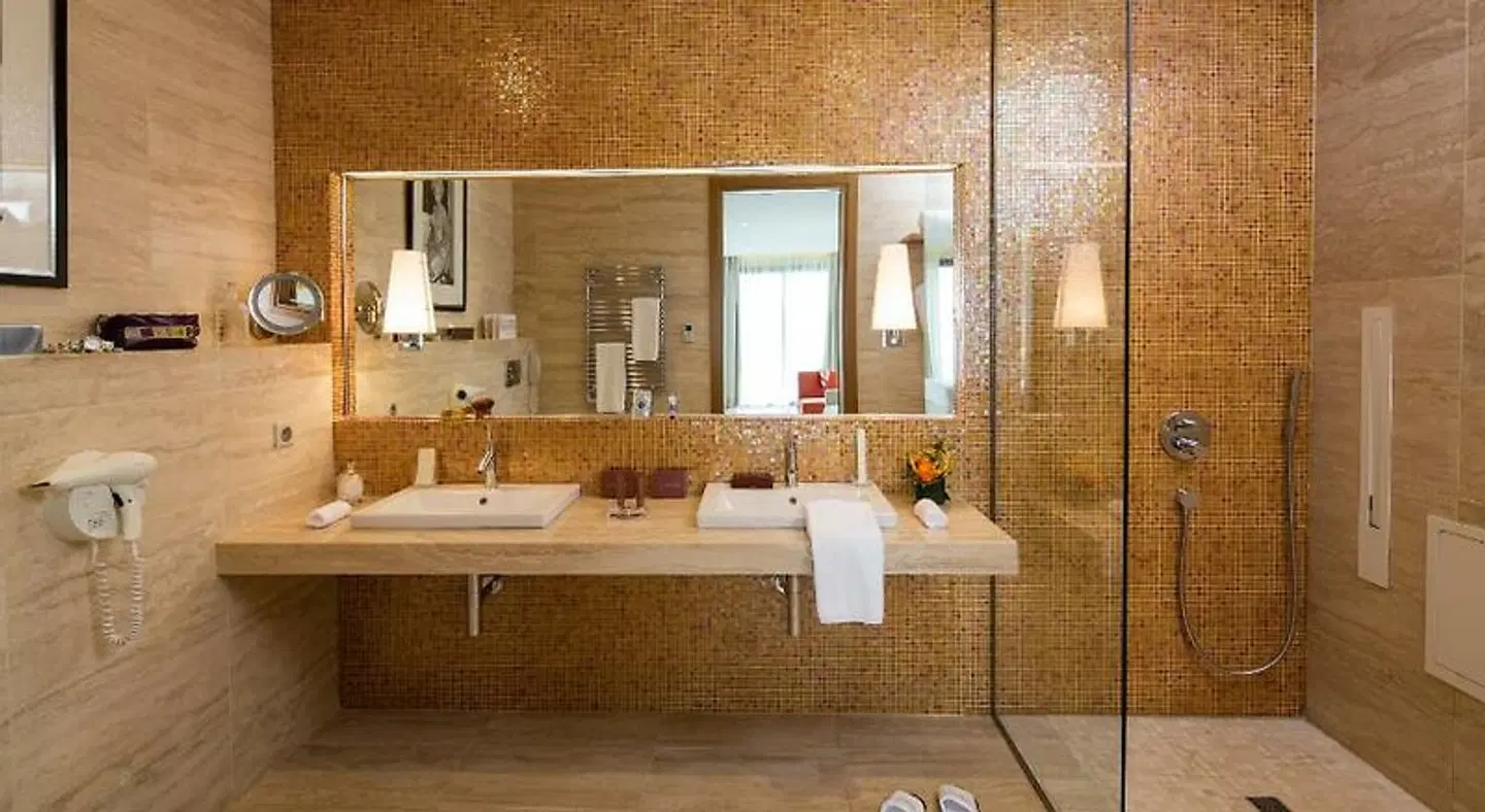 Hostellerie La Farandole Badezimmer