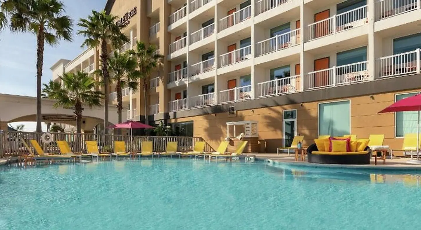 DoubleTree by Hilton Galveston Beach OUTDOOR_POOL