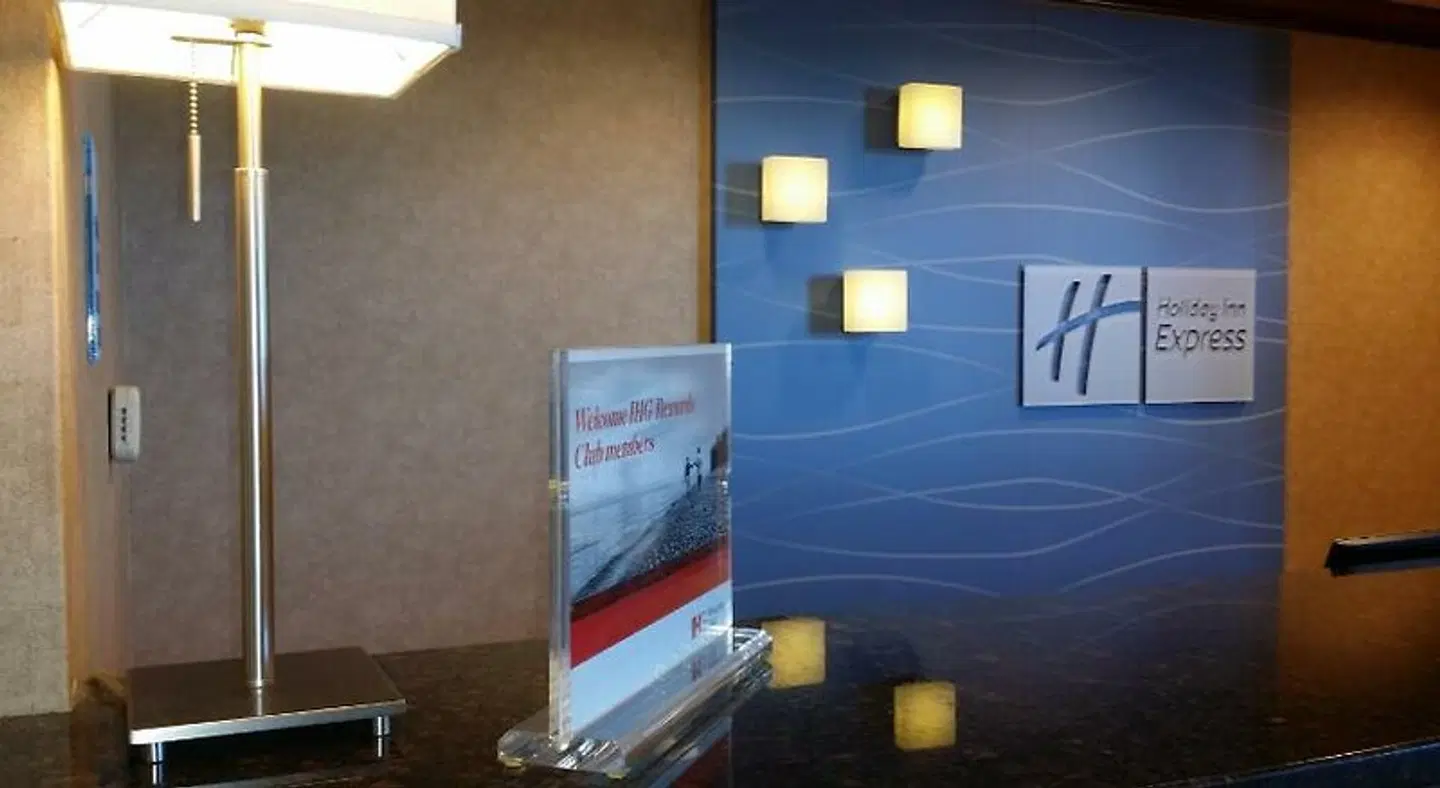 Holiday Inn Express & Suites Richland by IHG MODEL_IMPRESSION