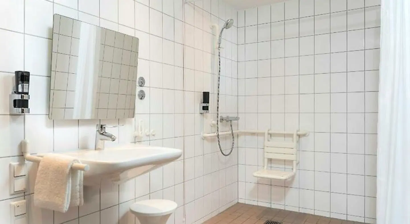 Leonardo Hotel Dresden Altstadt Badezimmer