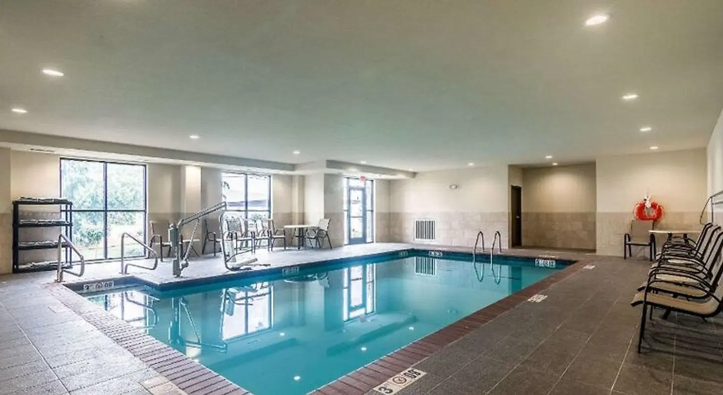 Comfort Suites Meridian and I-40 Hallenbad