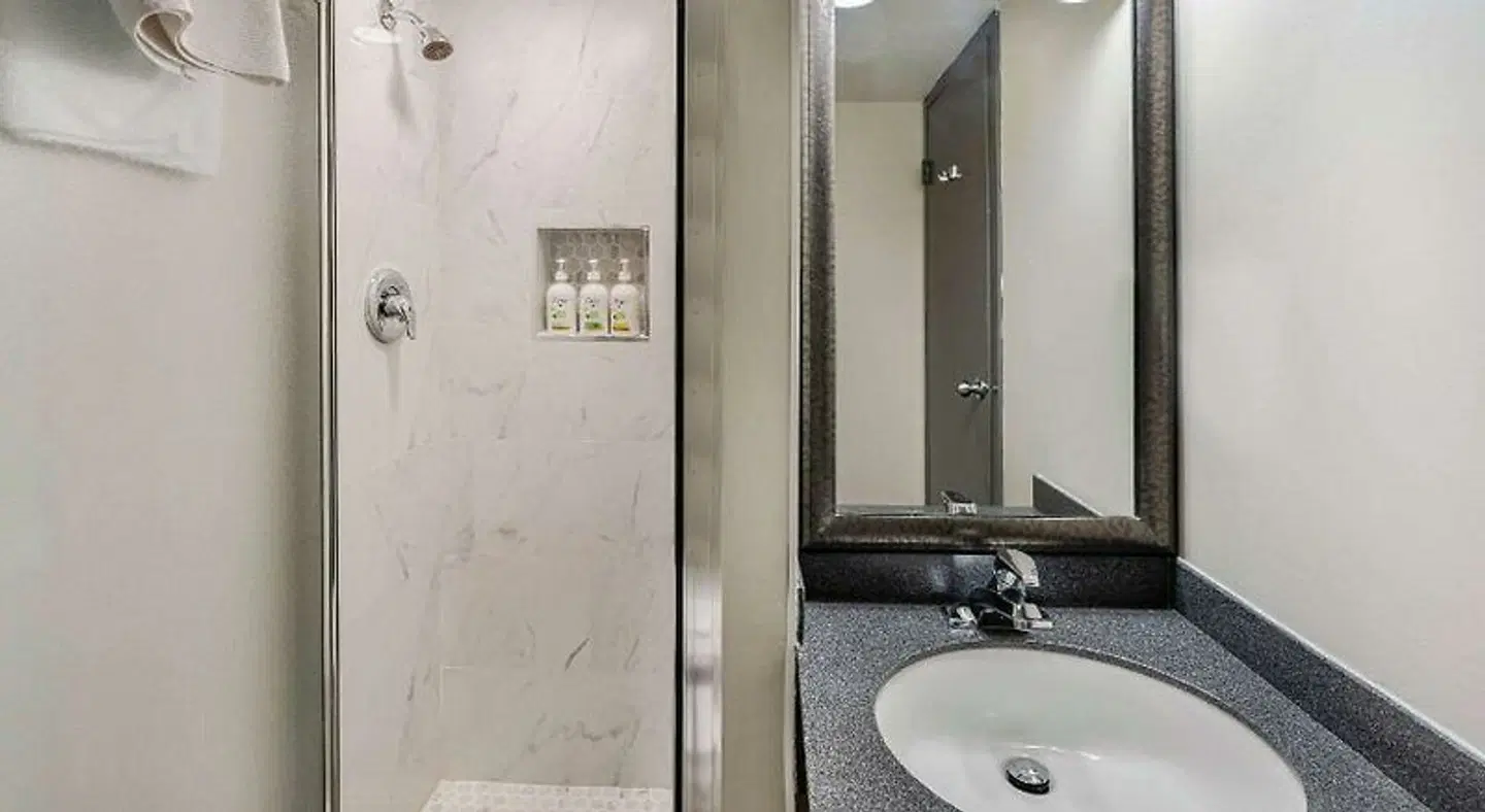 Days Inn by Wyndham Victoria On The Harbour Badezimmer