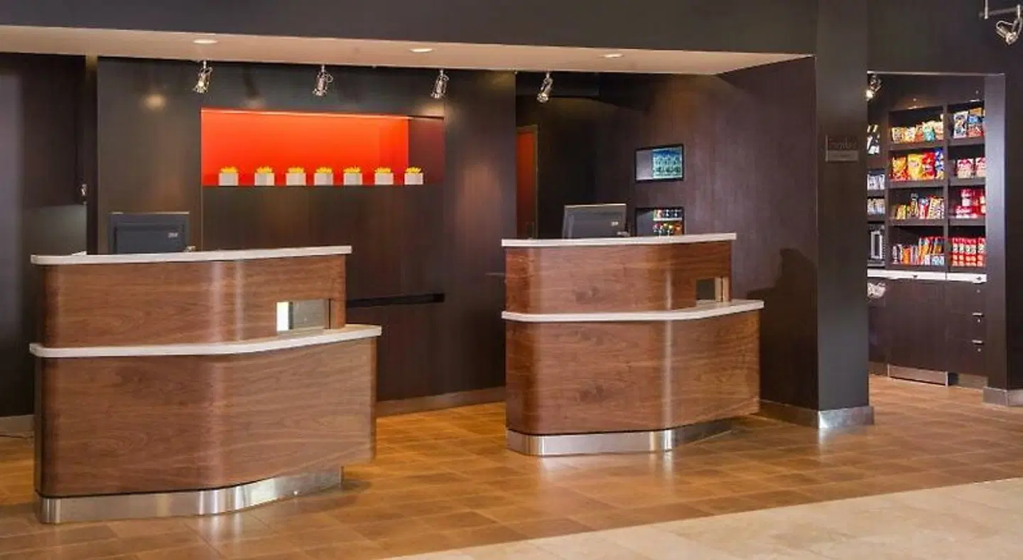 Courtyard by Marriott Richmond West Bar