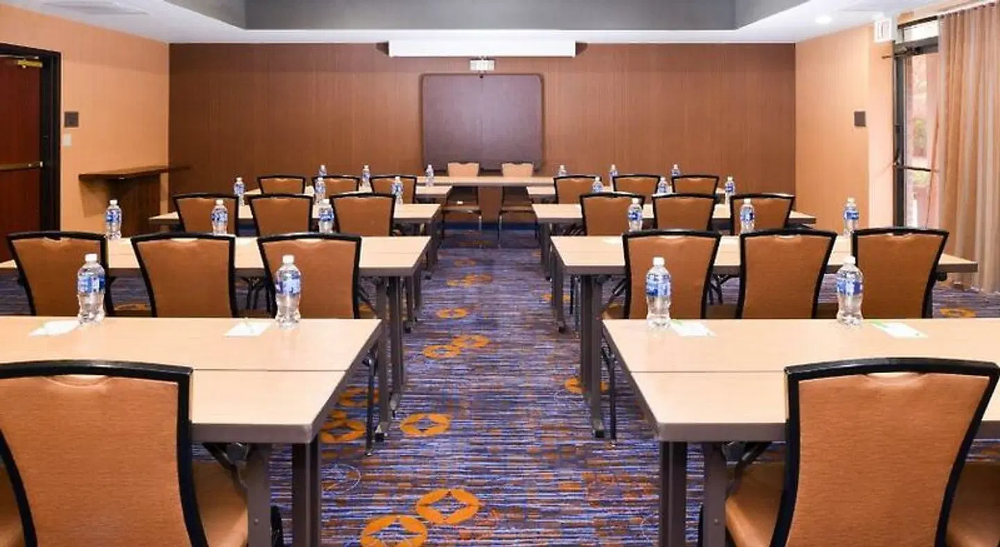 Courtyard by Marriott Milwaukee North/Brown Deer Konferenz