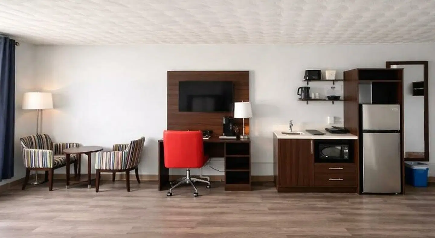 Travelodge by Wyndham Cochrane ROOM_EXAMPLE