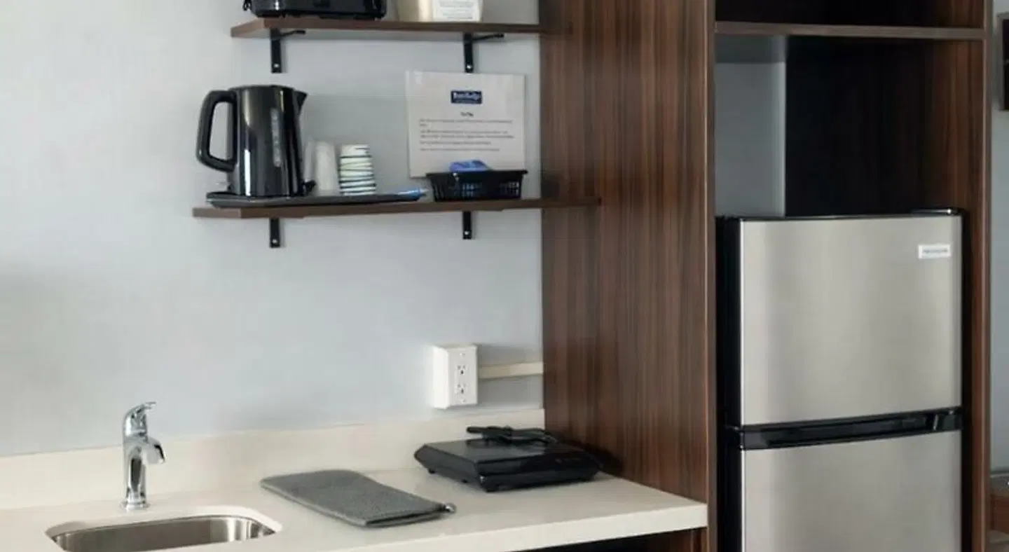 Travelodge by Wyndham Cochrane ROOM_EXAMPLE