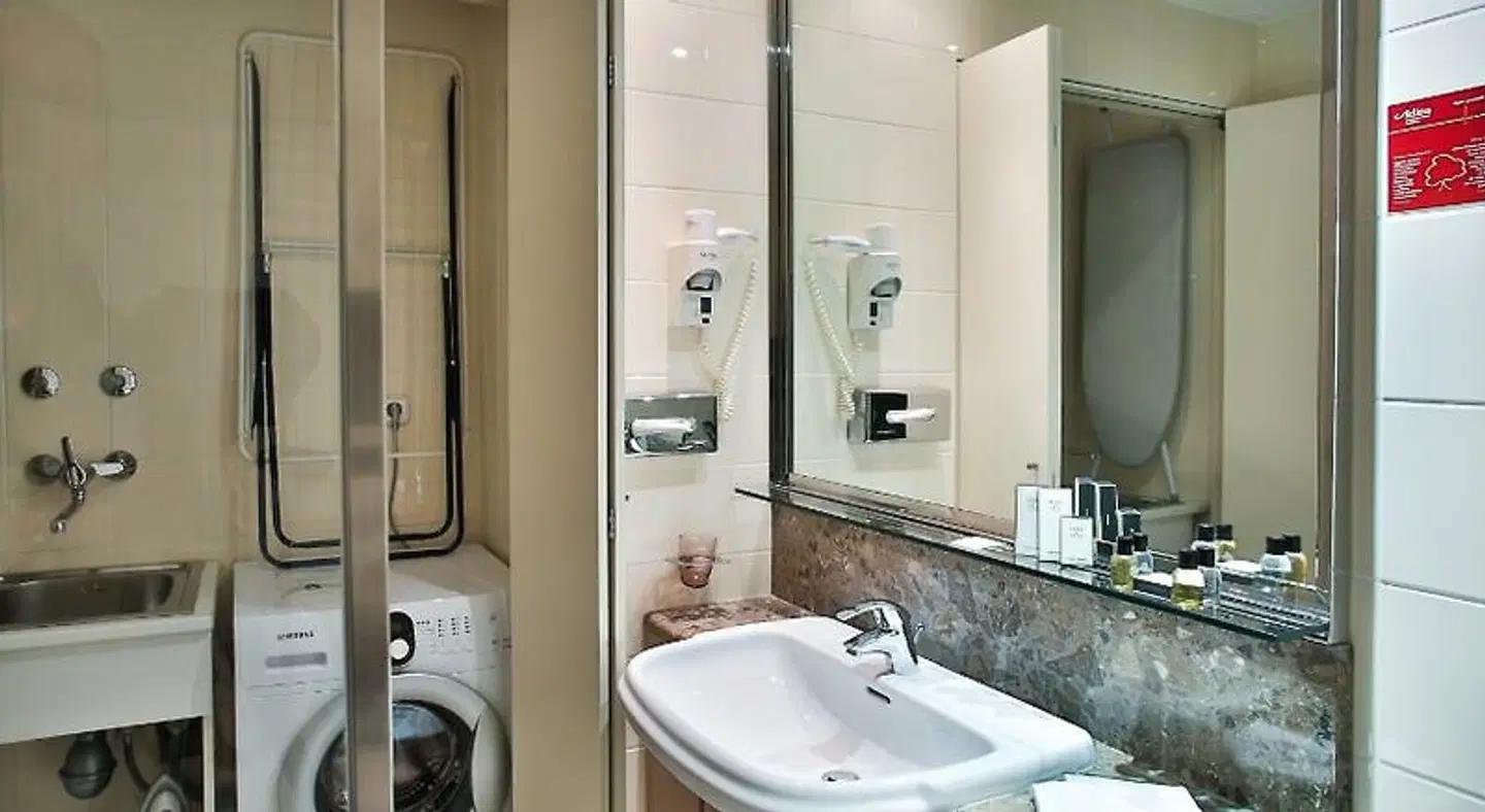 Adina Apartment Hotel Budapest Badezimmer