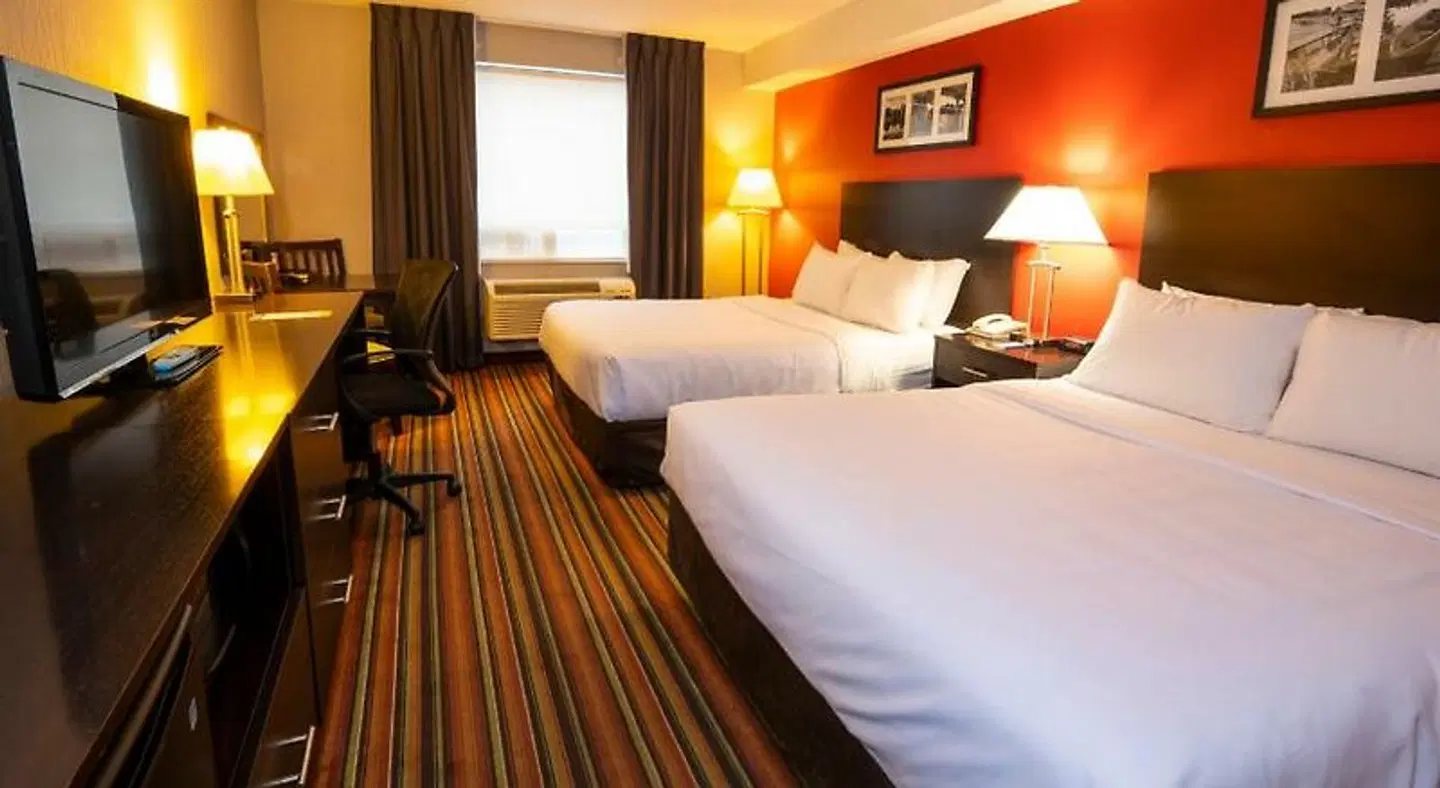 Comfort Hotel & Suites ROOM_EXAMPLE