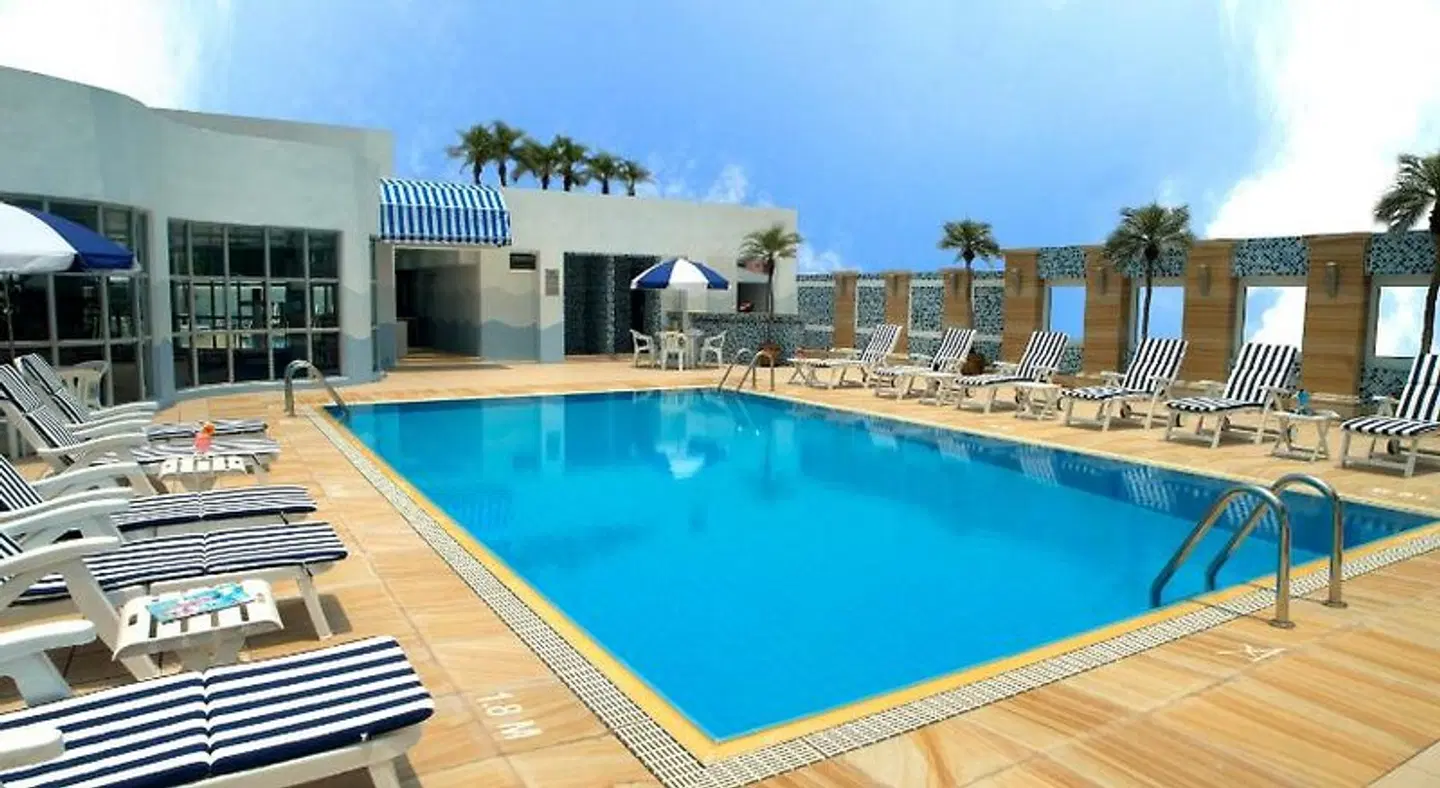 Metropark Hotel Kowloon OUTDOOR_POOL
