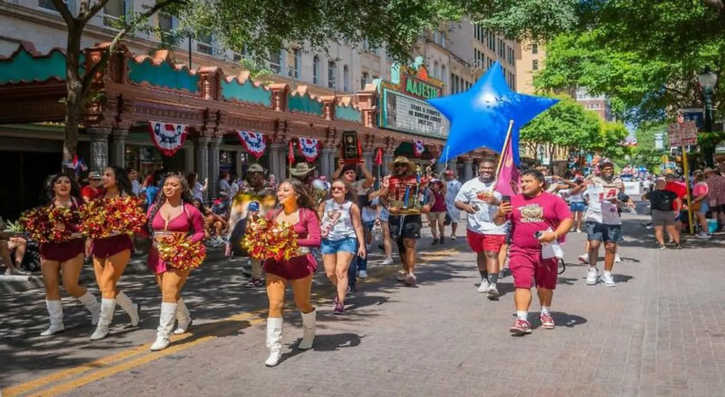 Holiday Inn Express San Antonio - Rivercenter Area PEOPLE