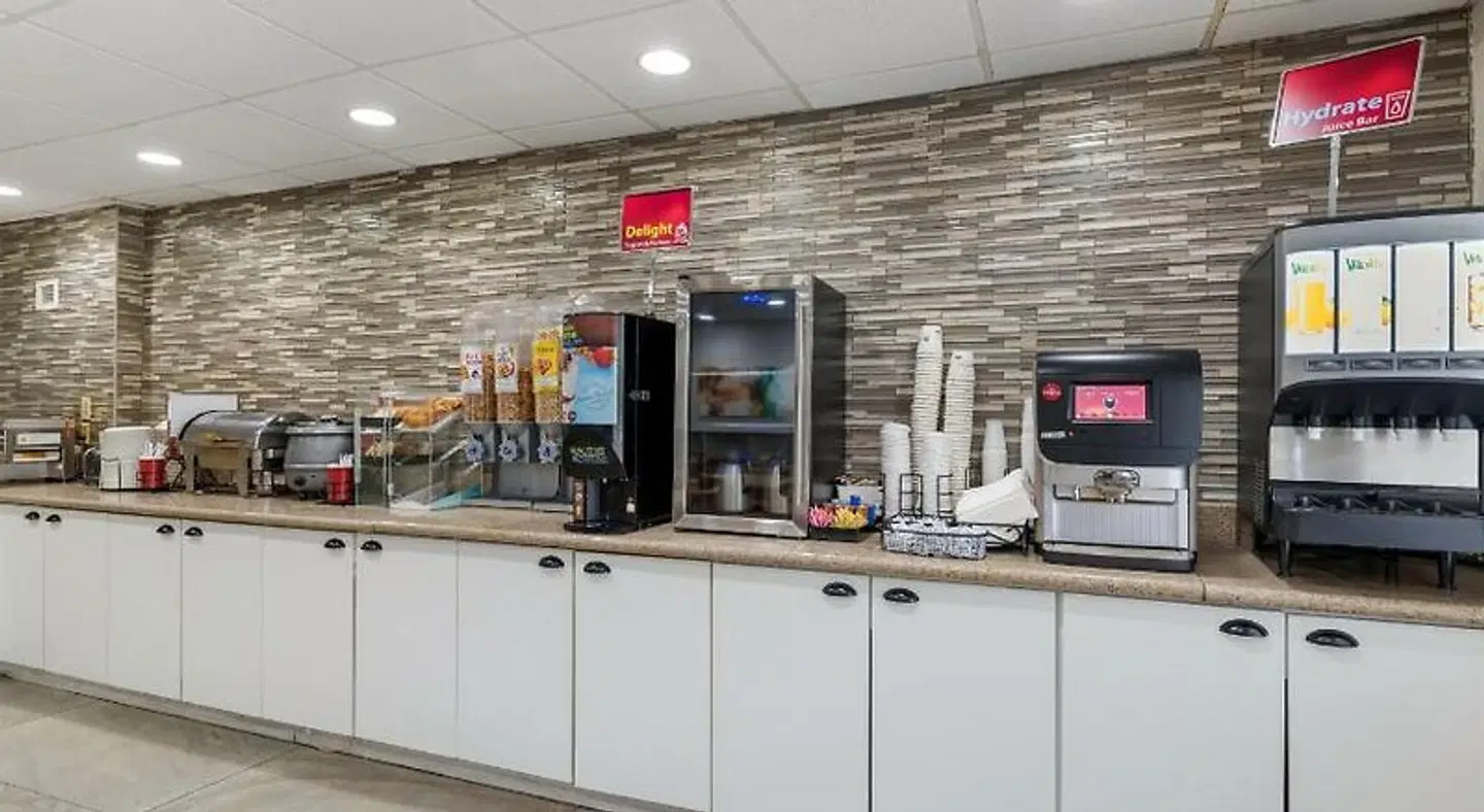 Best Western Executive Inn Richmond Bar
