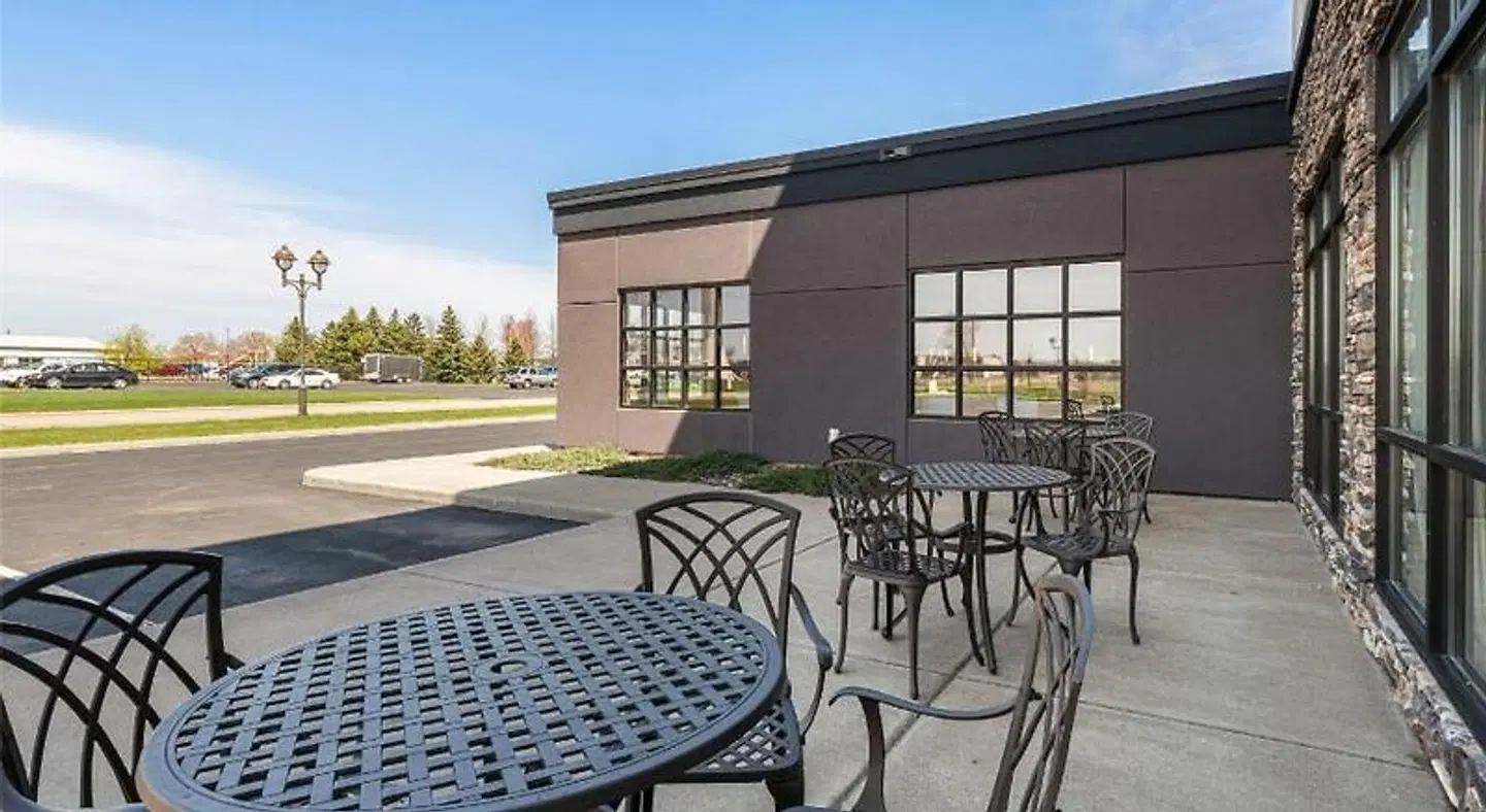 BEST WESTERN Plus New Richmond Inn & Suites Terrasse