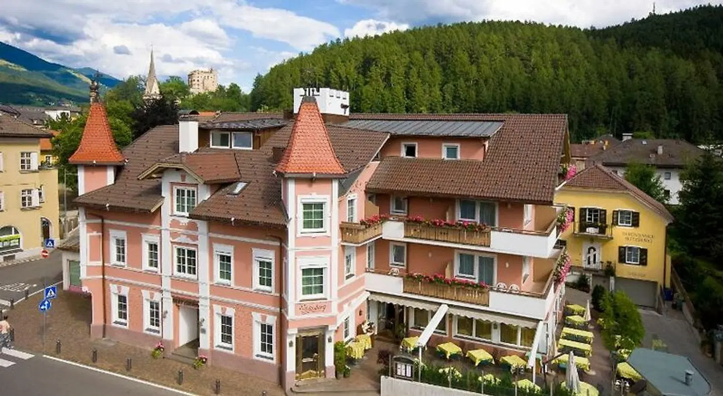 Blitzburg EXTERIOR