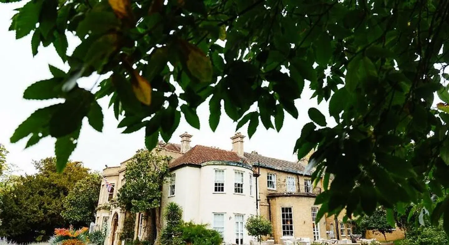 Woodland Manor Hotel EXTERIOR