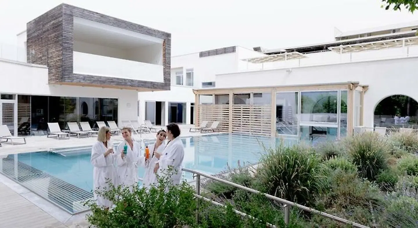 Fontana Olente OUTDOOR_POOL