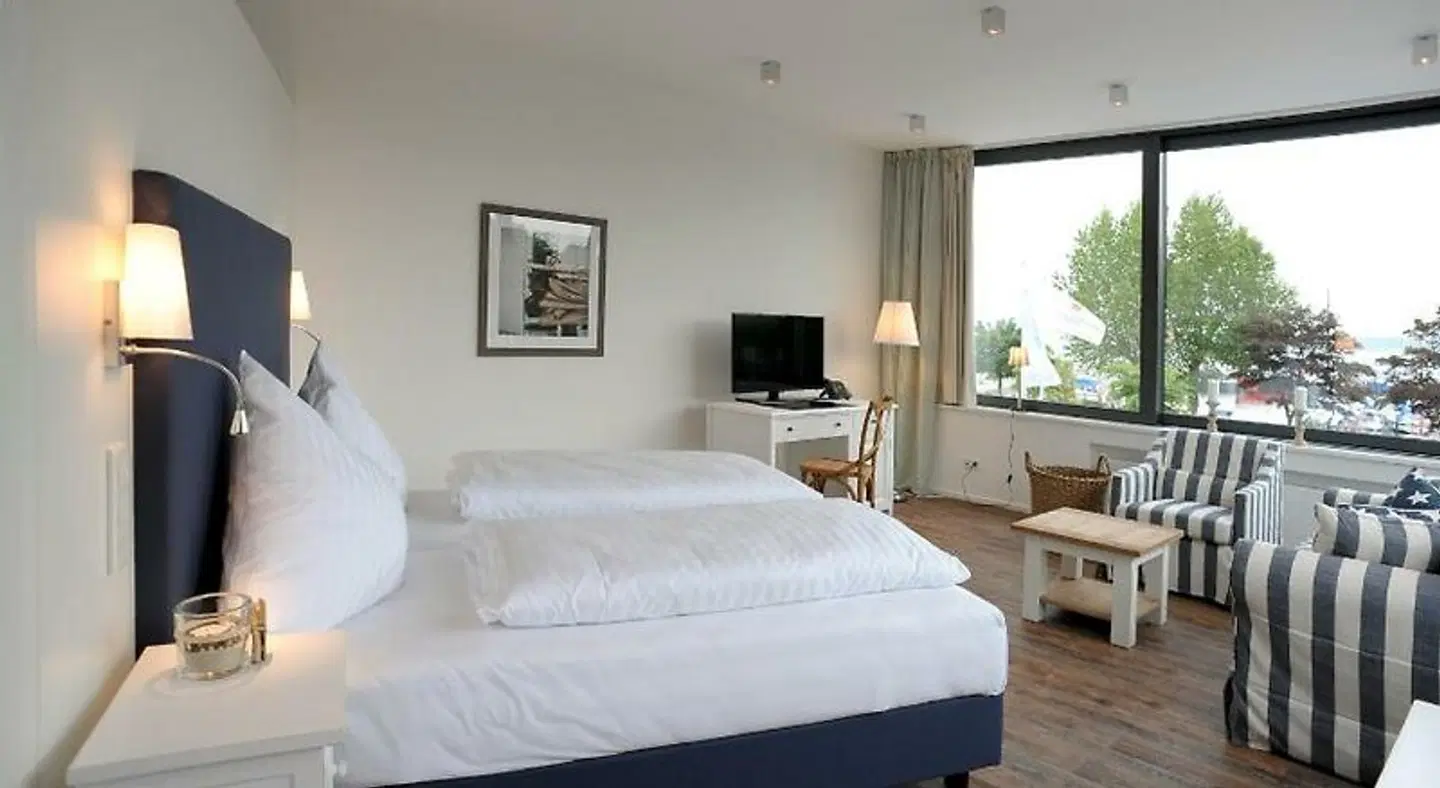 ACQUA Strande Yachthotel & Restaurant ROOM_EXAMPLE