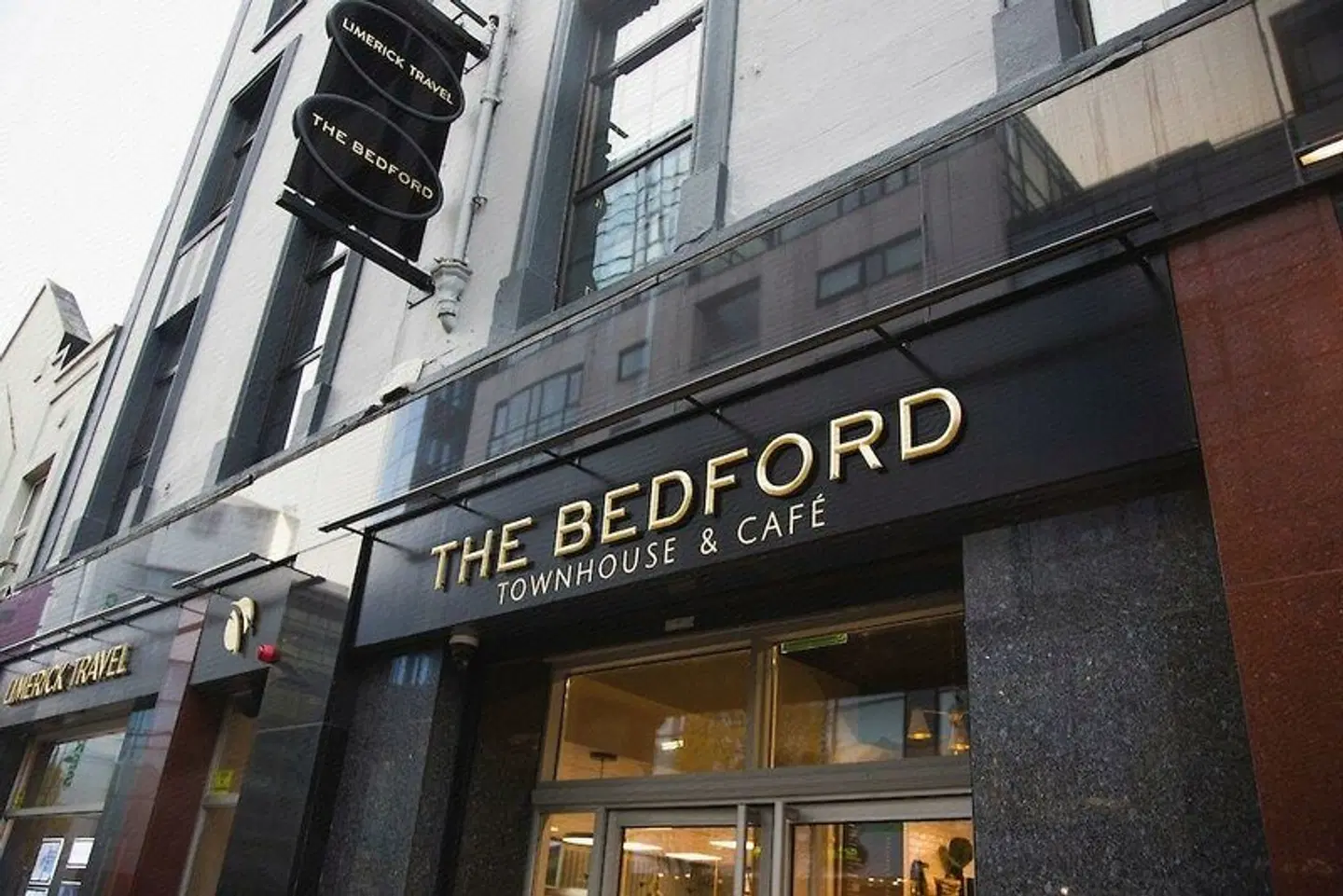 The Bedford Townhouse and Cafe EXTERIOR