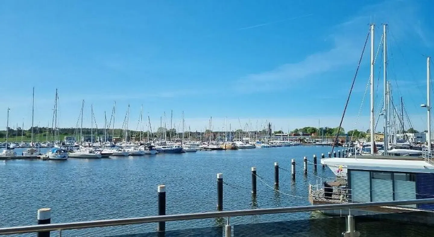 Schwimmende Hauser im BALTIC SEA RESORT Strand