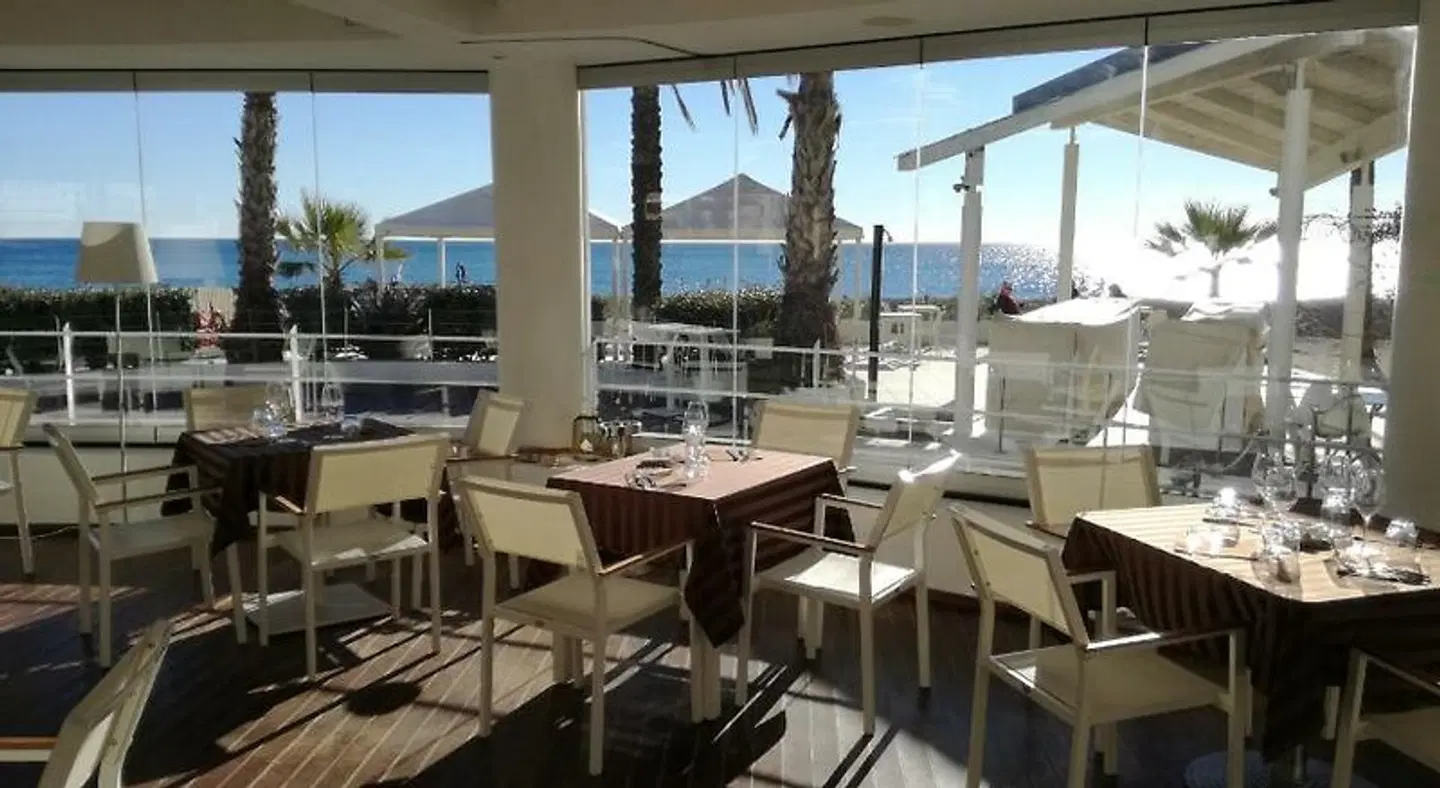 De La Plage Restaurant