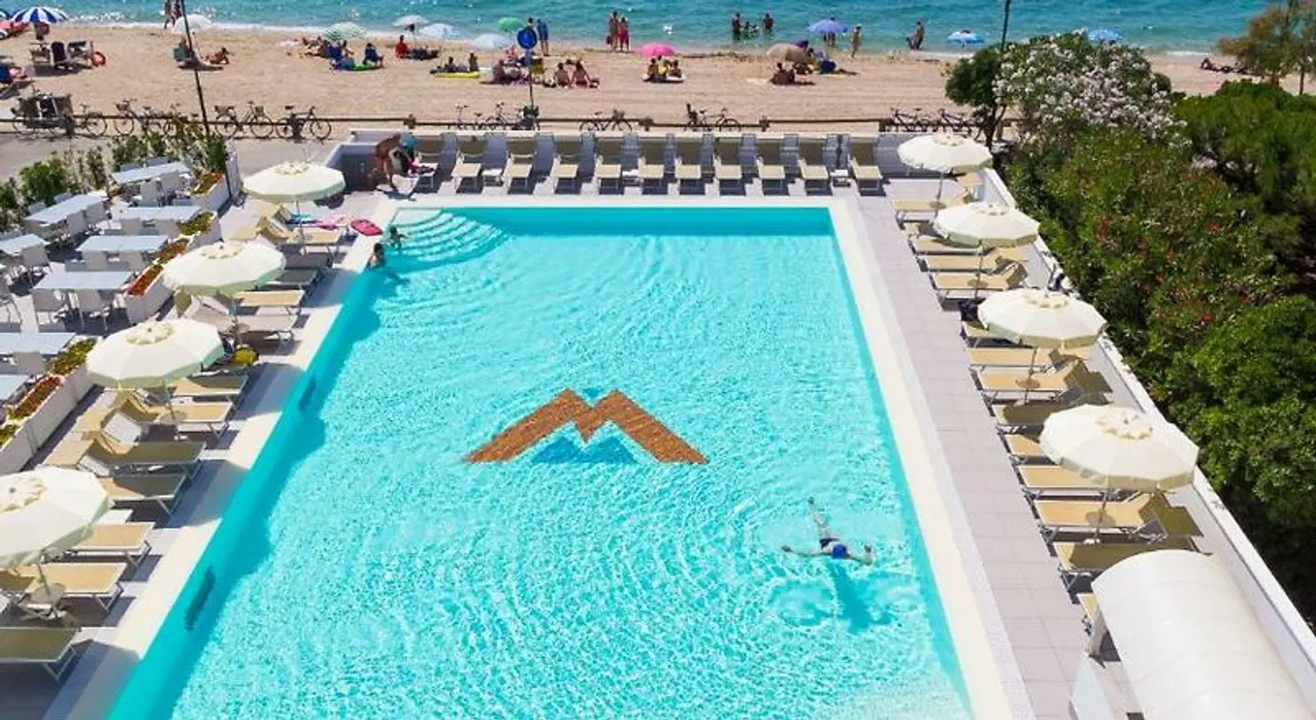 Montecristo OUTDOOR_POOL