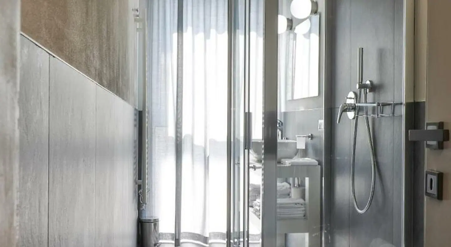Como Lake Suites ROOM_EXAMPLE