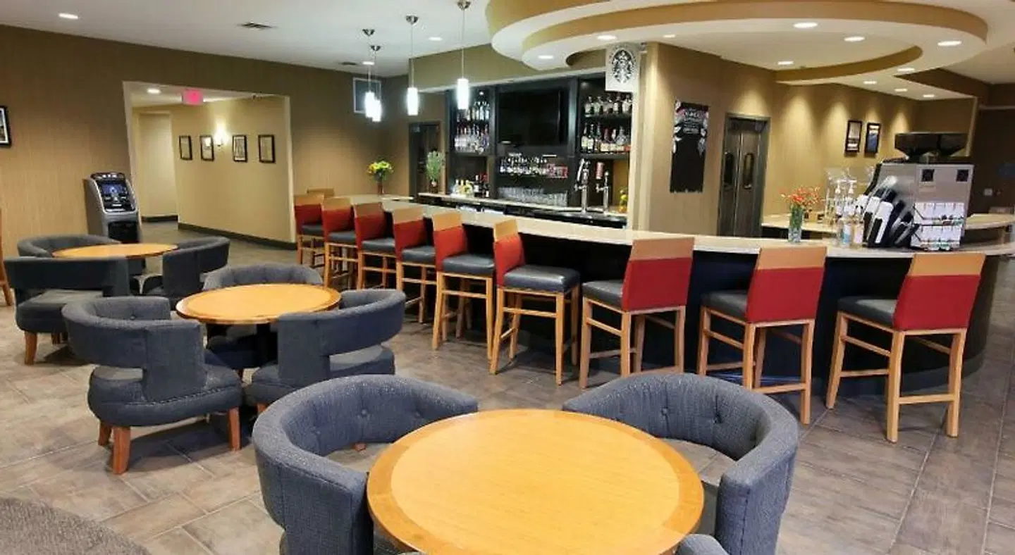 DoubleTree by Hilton West Fargo Sanford Medical Center Area Bar