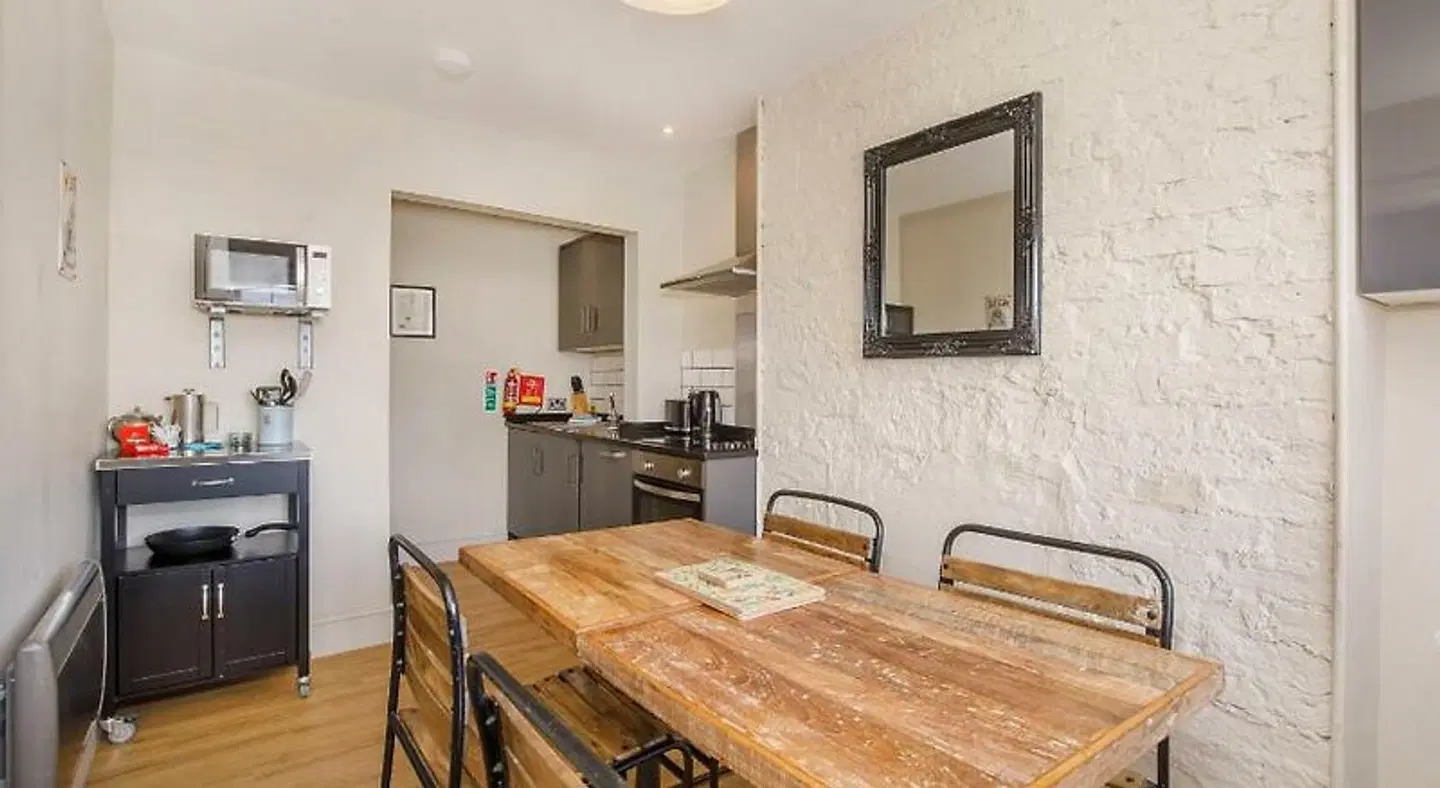 Clearly Apartments ROOM_EXAMPLE