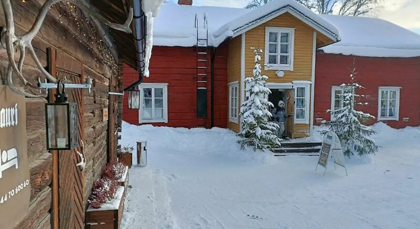 LAURI Historical Log House Manor EXTERIOR