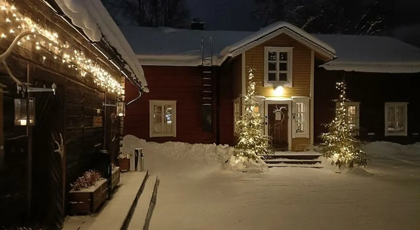 LAURI Historical Log House Manor EXTERIOR