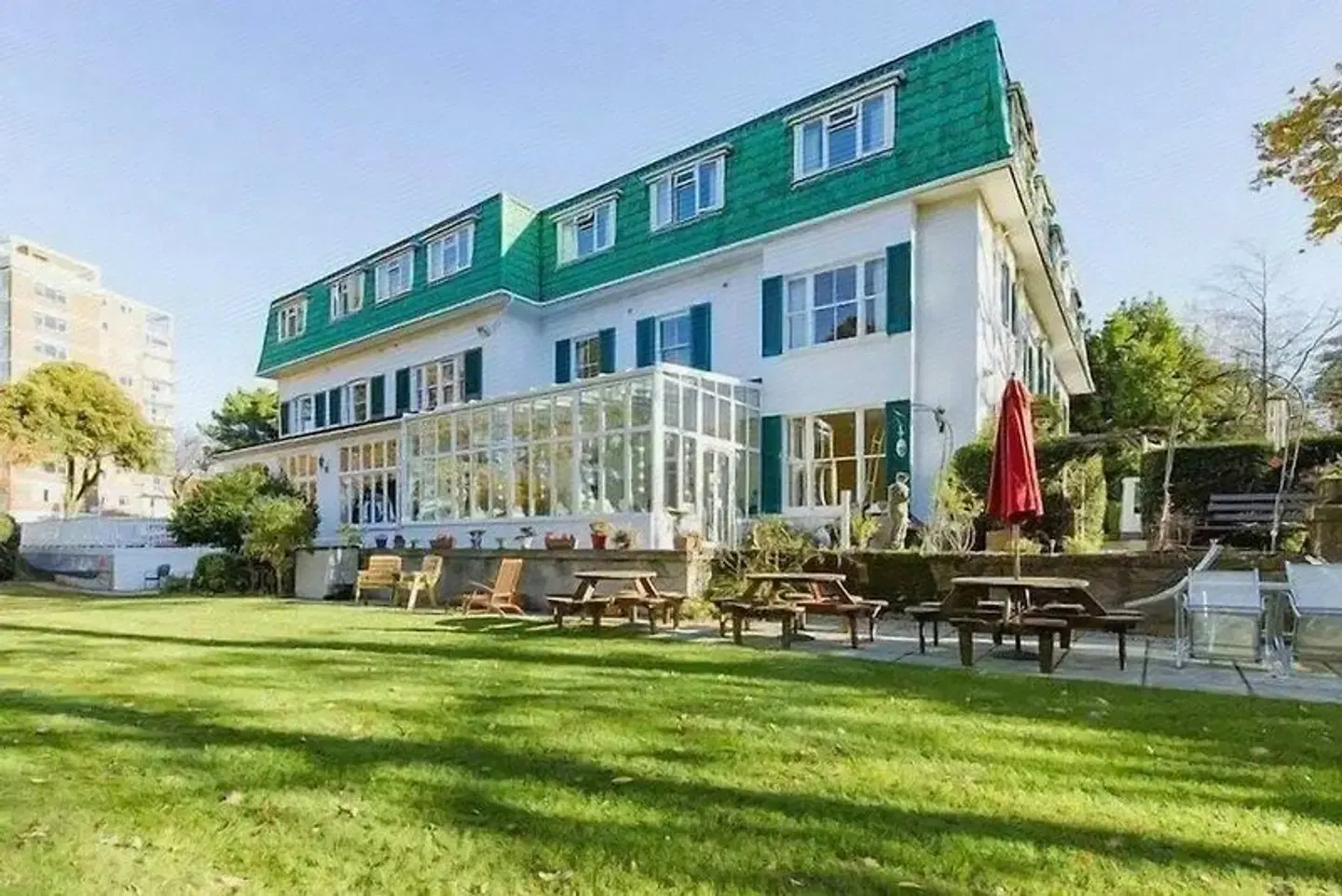 THE GROVE HOTEL EXTERIOR