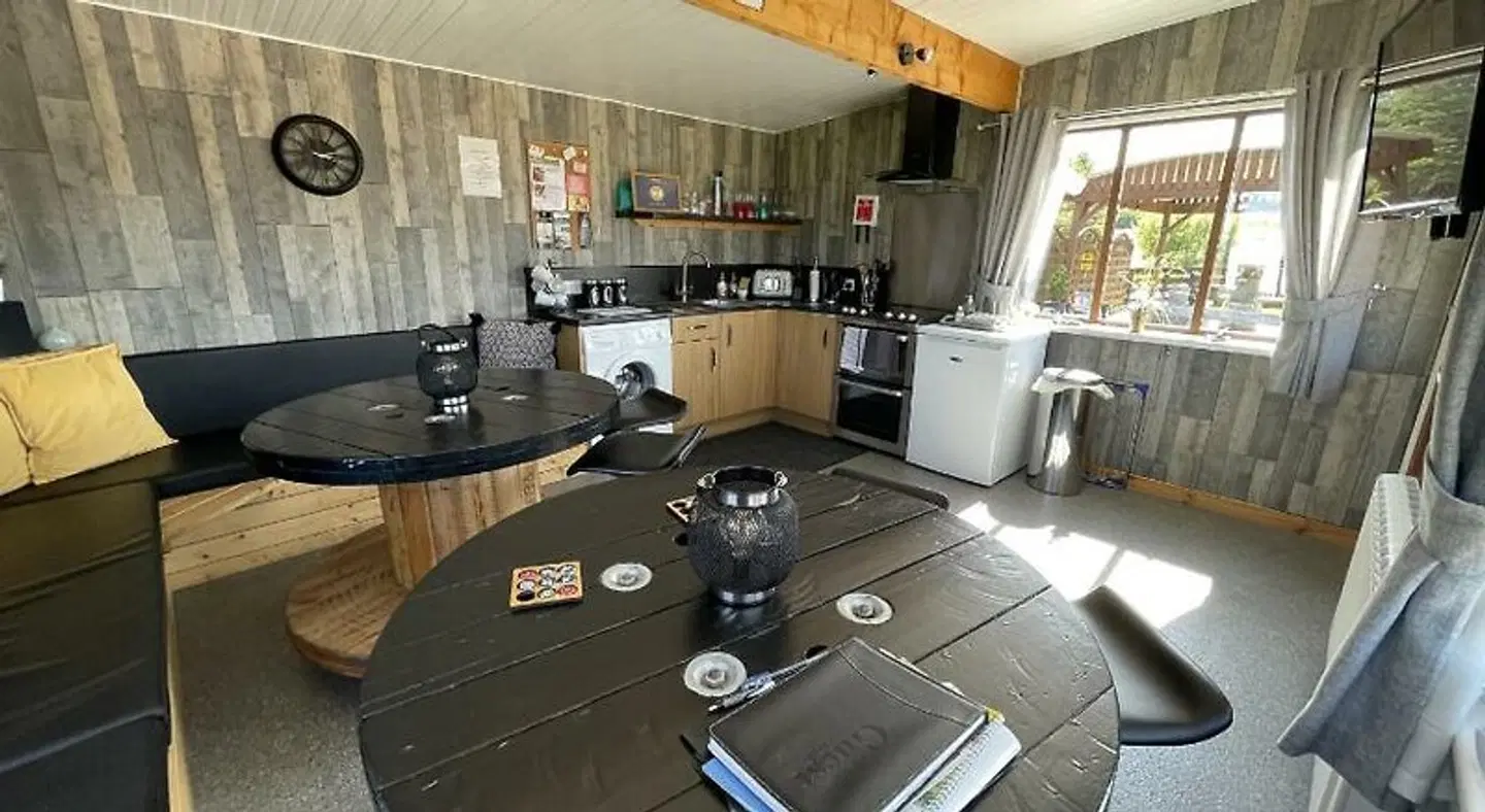 AC/DC Glamping Bar
