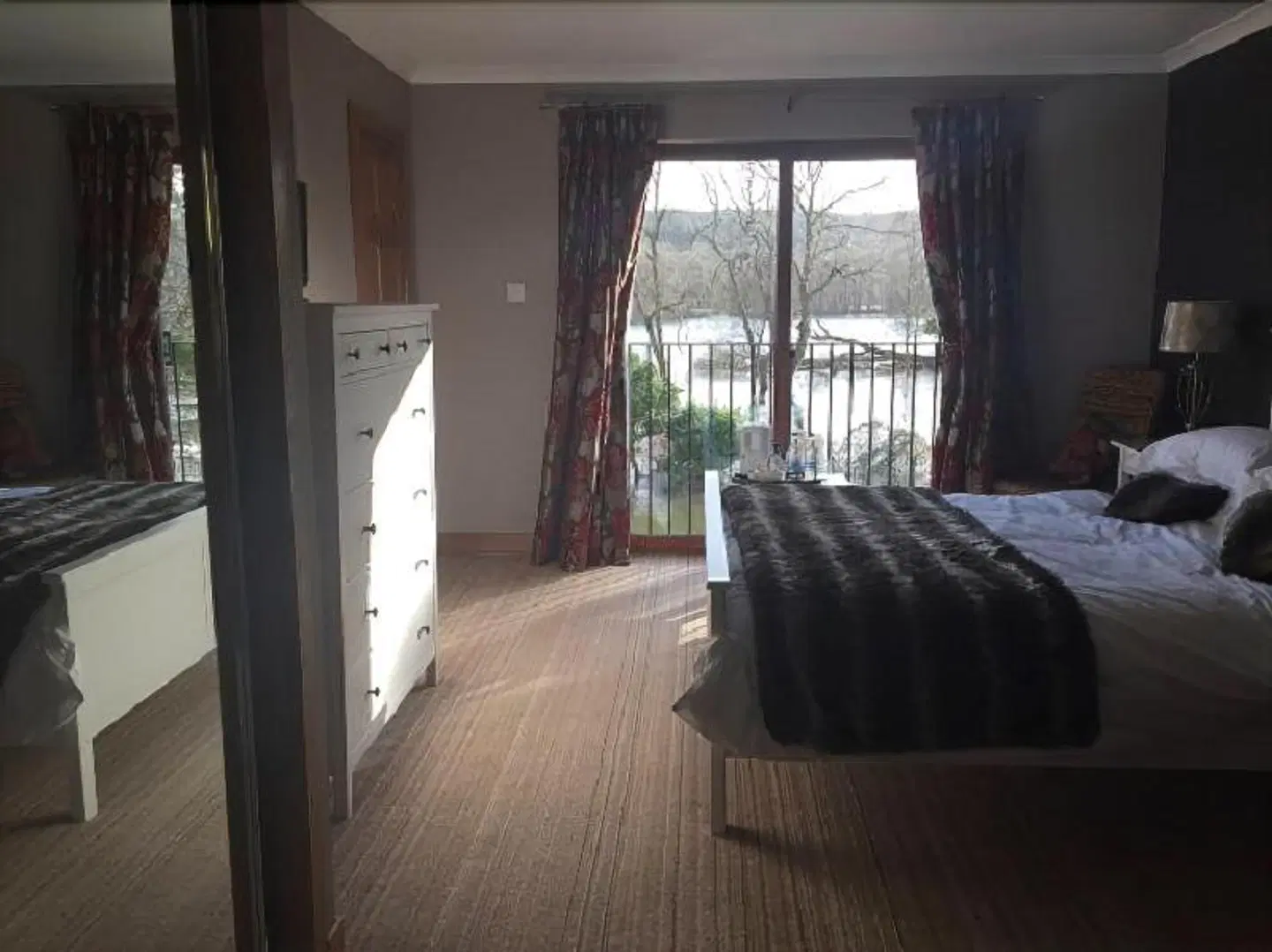 Riverside House ROOM_EXAMPLE