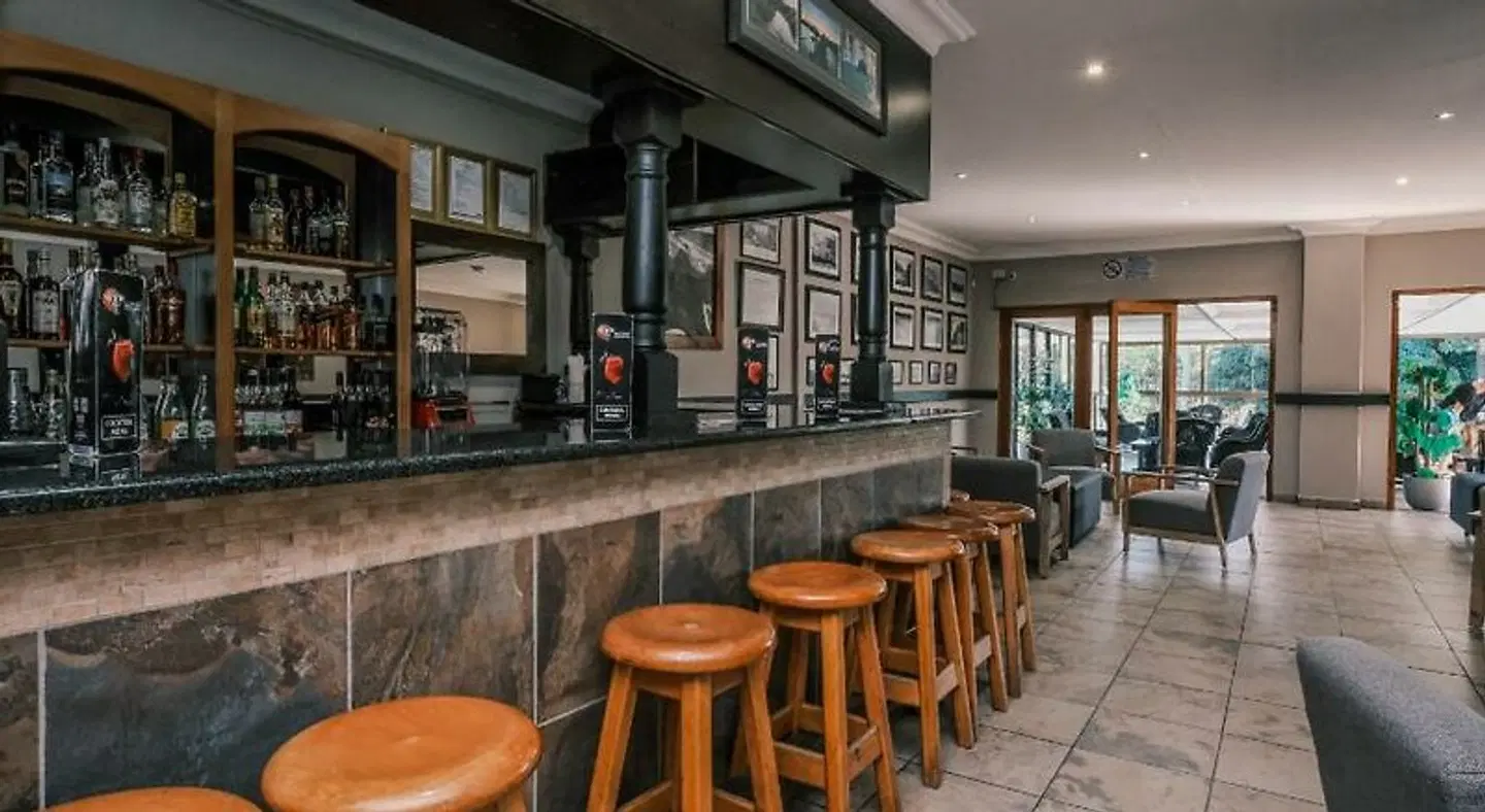 Elephant Lake Hotel Bar