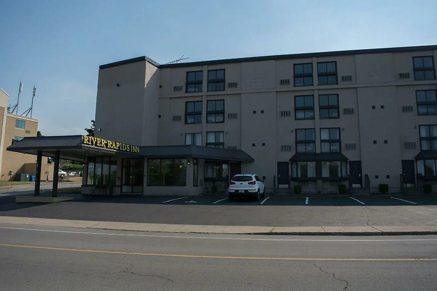 River Rapids Inn EXTERIOR