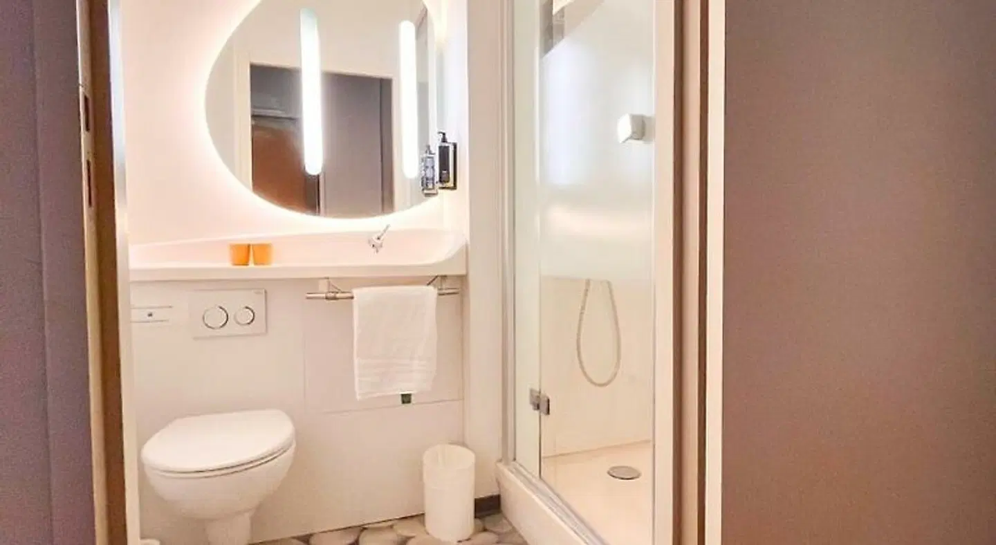 ibis budget Lille Centre Badezimmer