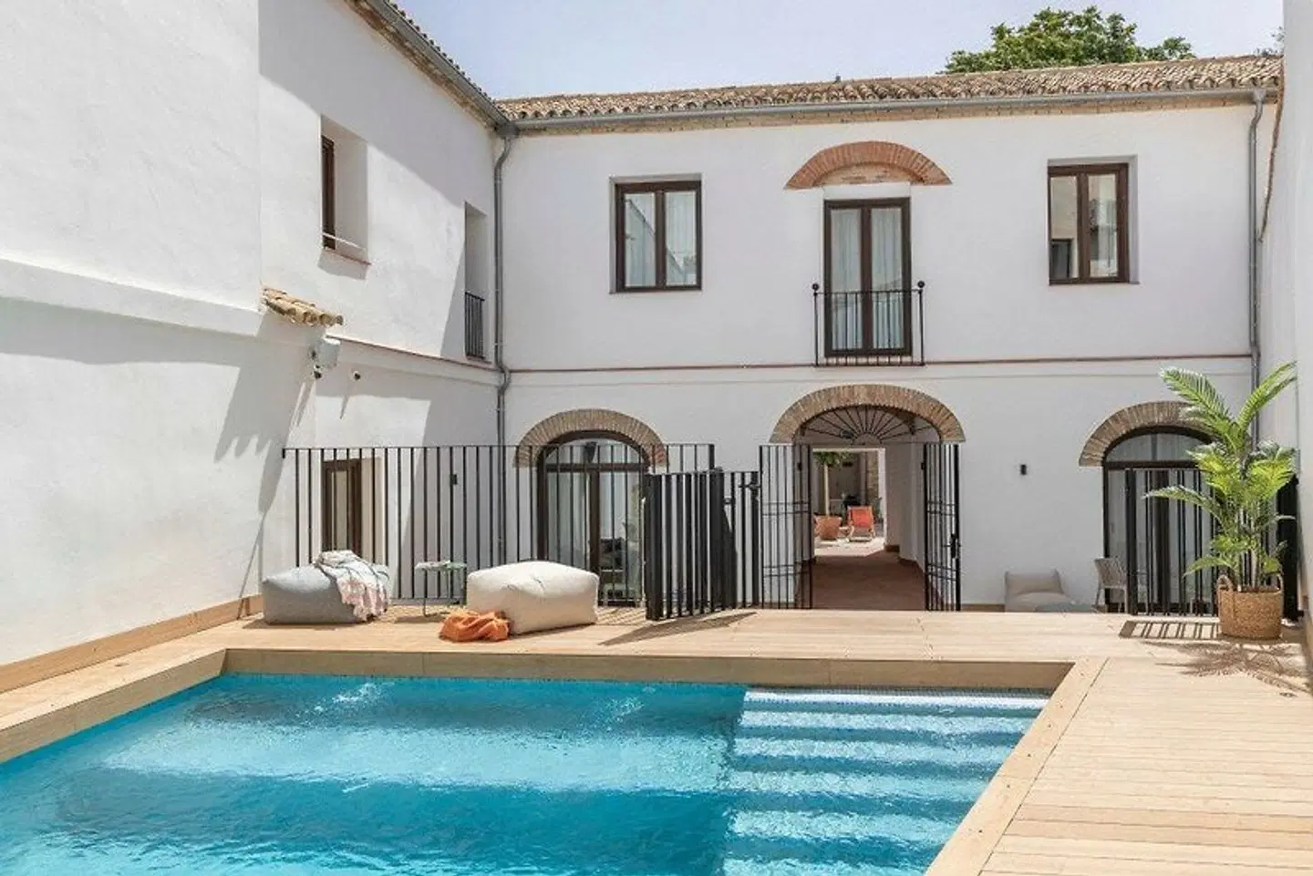 Líbere Córdoba Patio Santa Marta OUTDOOR_POOL