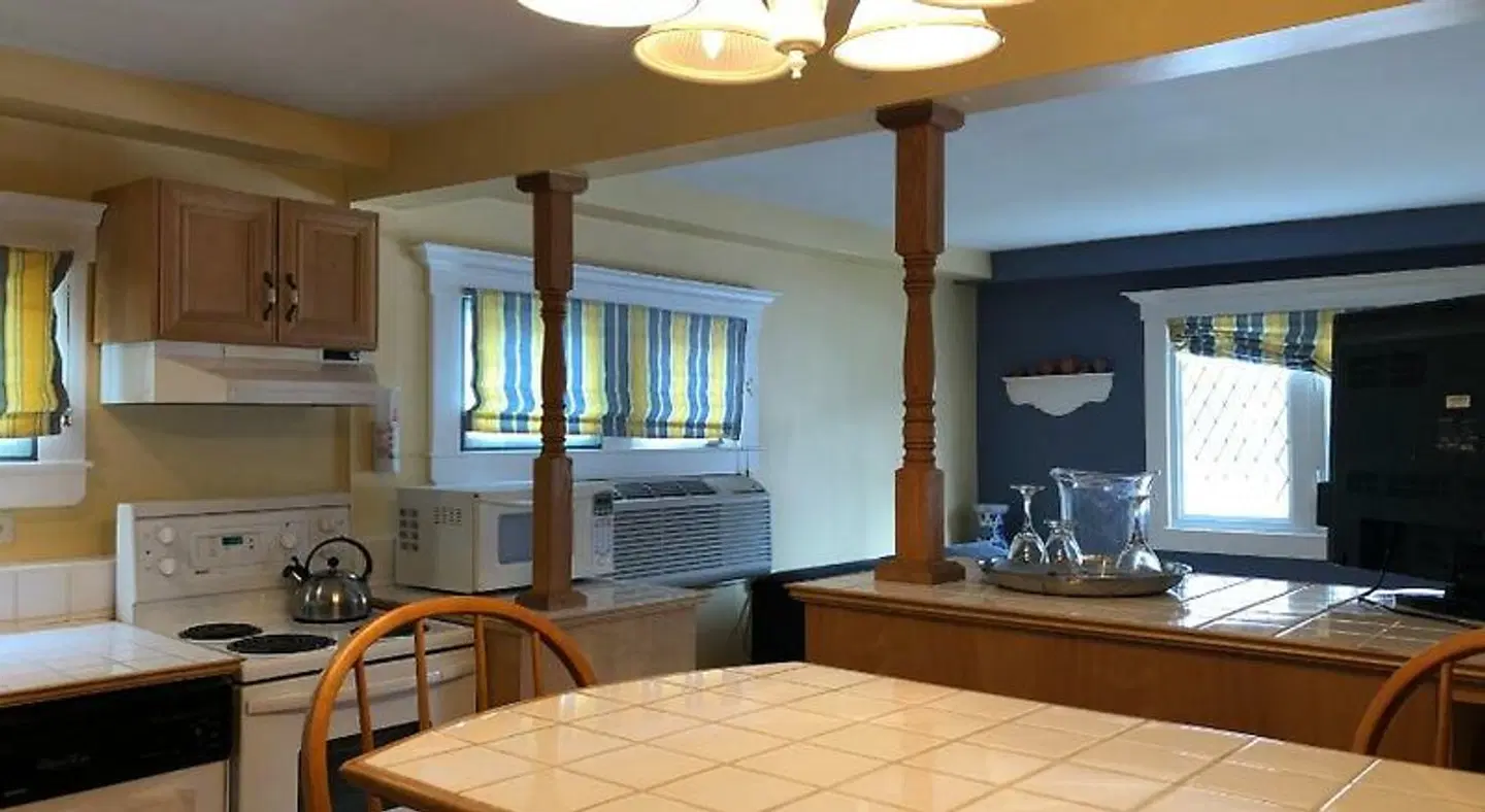 Leaside Manor ROOM_EXAMPLE