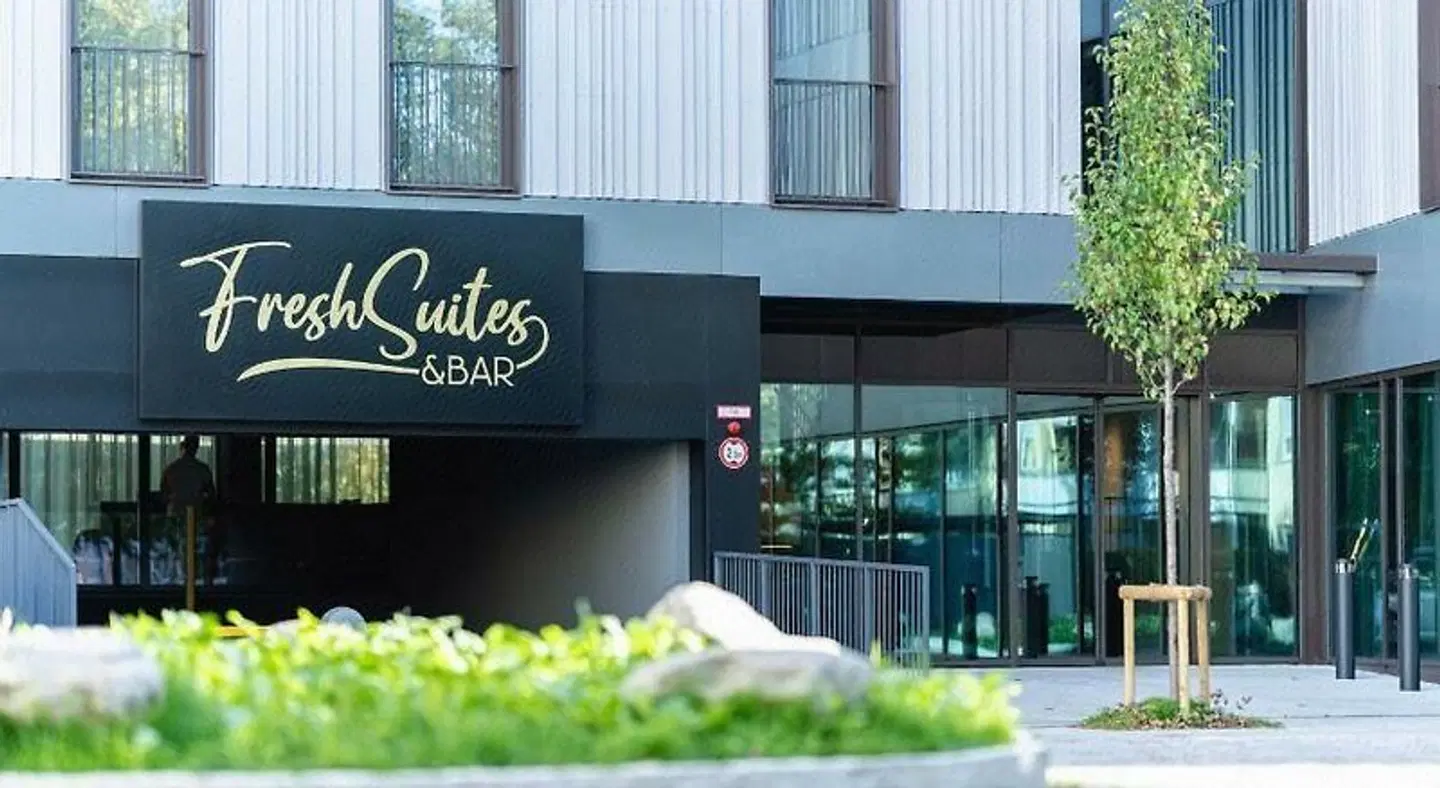 FreshSuites & Bar EXTERIOR